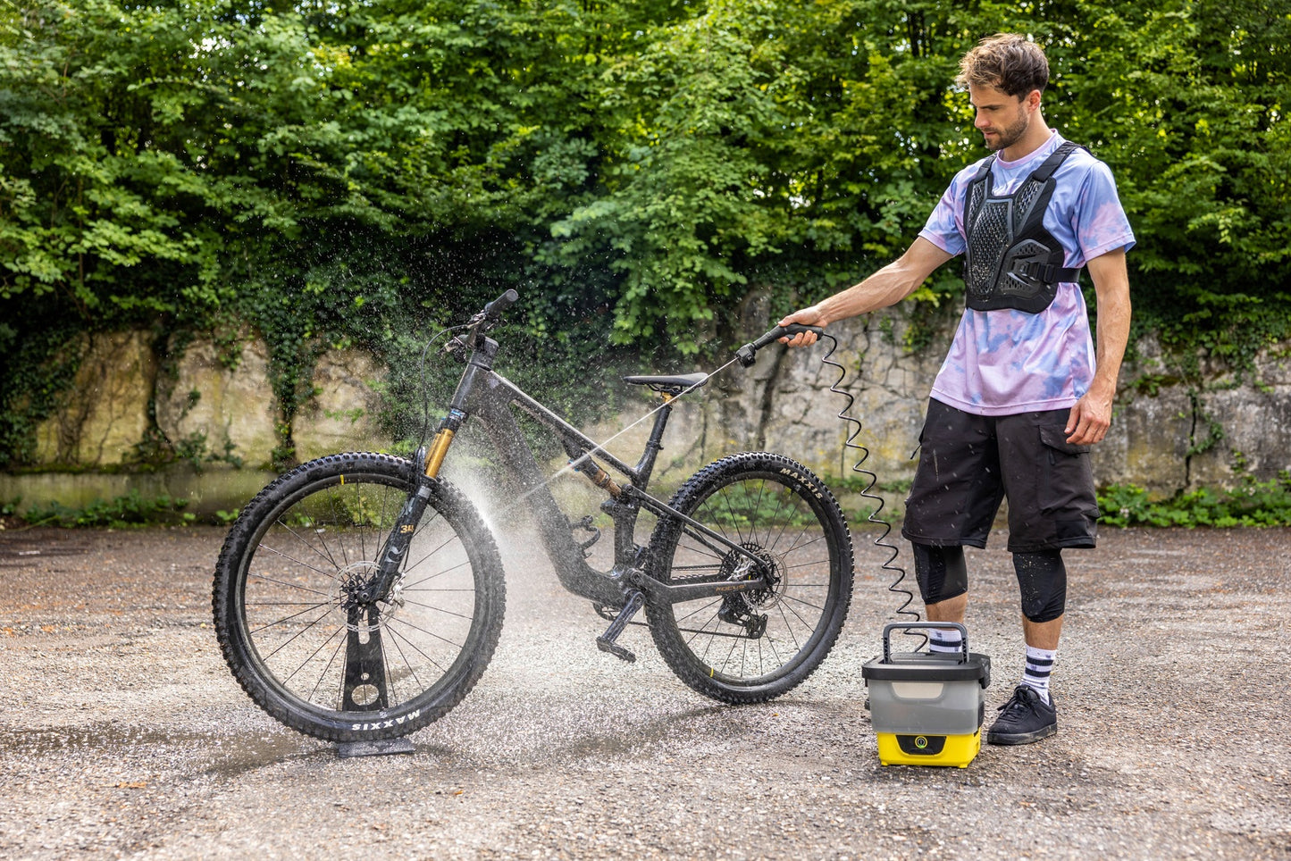 No Tap. No Outlet. No Excuses. Just 8 Litres of Water and a Clean Bike Anywhere.