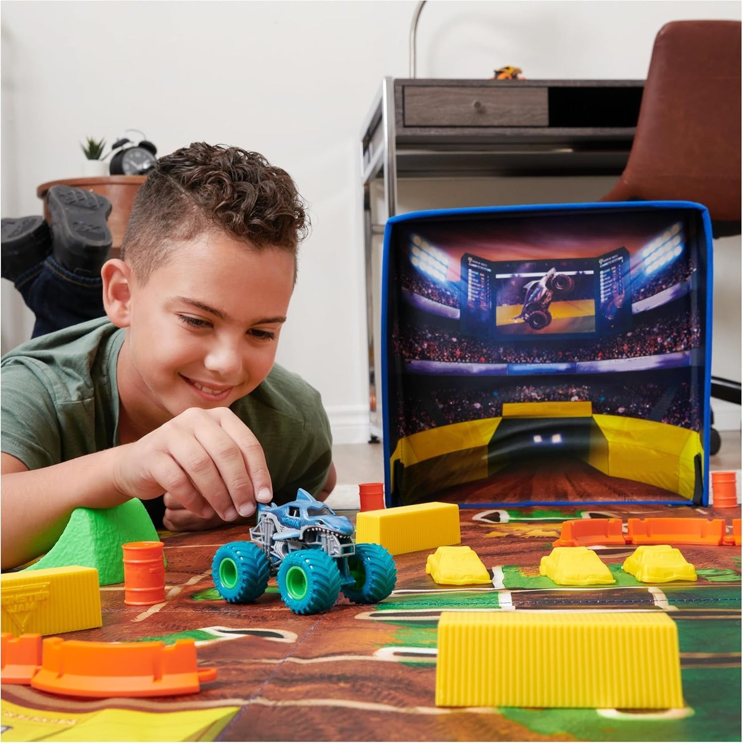 2‑IN‑1 ARENA PLAYSET & STORAGE – Folds from Playmat to Carry Case in Seconds
