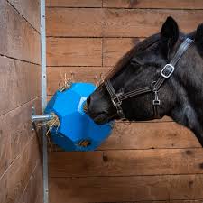 STABLE ENRICHMENT STATION – Spinning Forage Feeder That Fits Any Corner