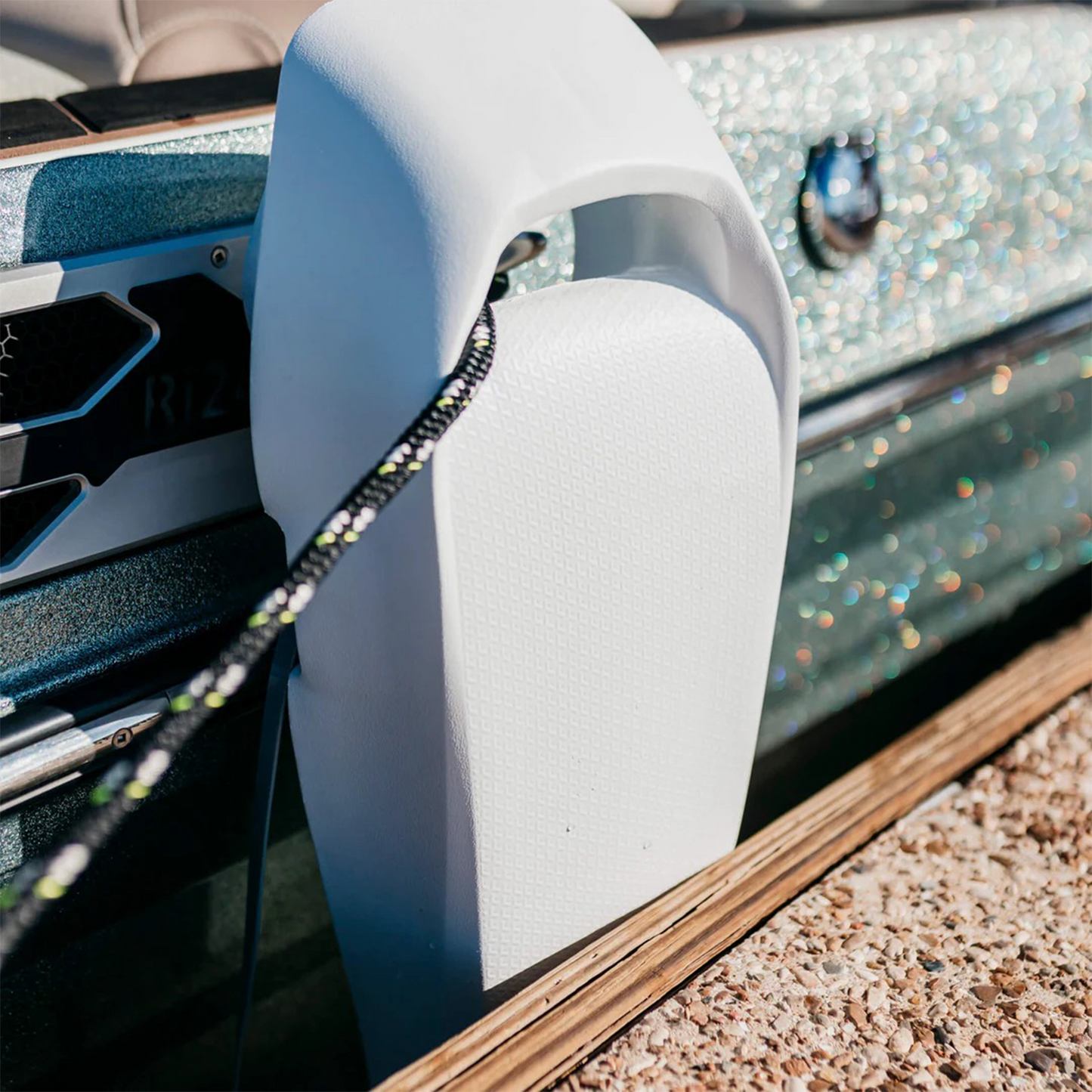 Knot-Free Marine Fender with Integrated Strap System