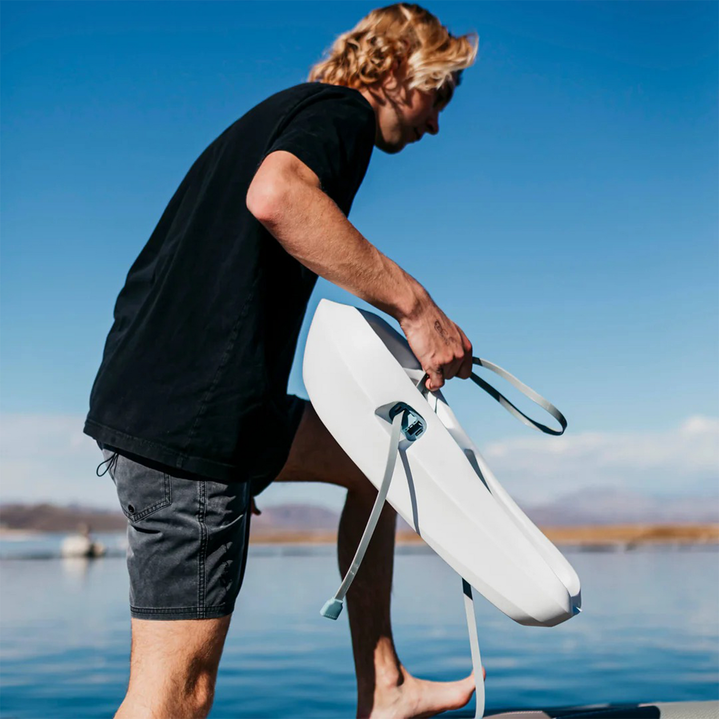 Knot-Free Marine Fender with Integrated Strap System