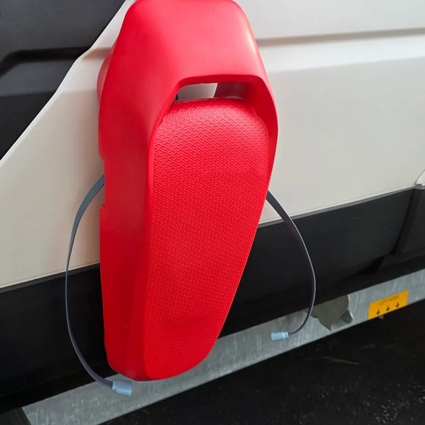Knot-Free Marine Fender with Integrated Strap System